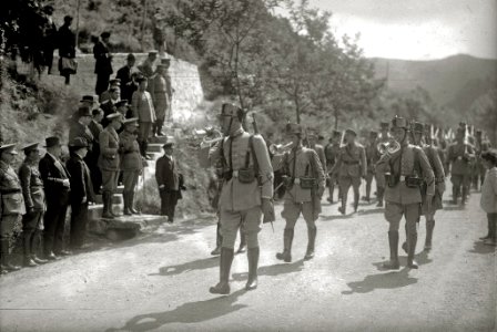 Celebración de un acto castrense en honor a las víctimas del fusilamiento de Endarlaza en la localidad de Irun (2 de 6) - Fondo Car-Kutxa Fototeka