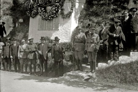 Celebración de un acto castrense en honor a las víctimas del fusilamiento de Endarlaza en la localidad de Irun (6 de 6) - Fondo Car-Kutxa Fototeka
