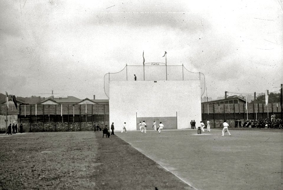 Celebración de un partido de rebote en el frontón Maitena de Atotxa (4 de 4) - Fondo Car-Kutxa Fototeka