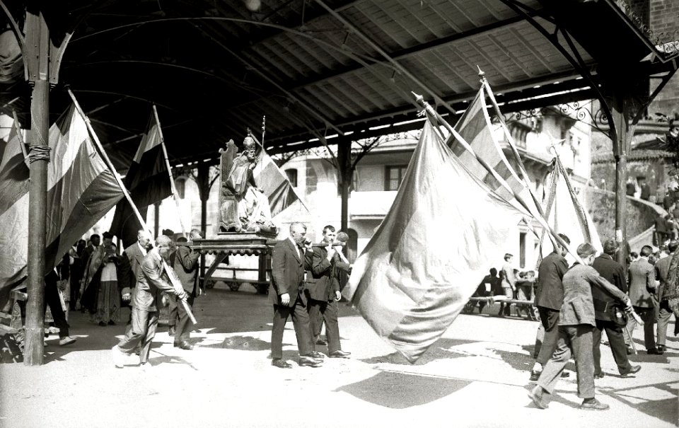 Celebración de una procesión en la localidad de Orio (3 de 3) - Fondo Car-Kutxa Fototeka