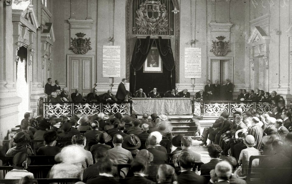 Celebración de un acto oficial en el aula magna del Instituto Peñaflorida (1 de 1) - Fondo Car-Kutxa Fototeka