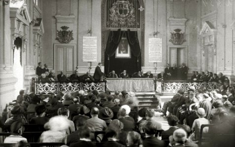 Celebración de un acto oficial en el aula magna del Instituto Peñaflorida (1 de 1) - Fondo Car-Kutxa Fototeka