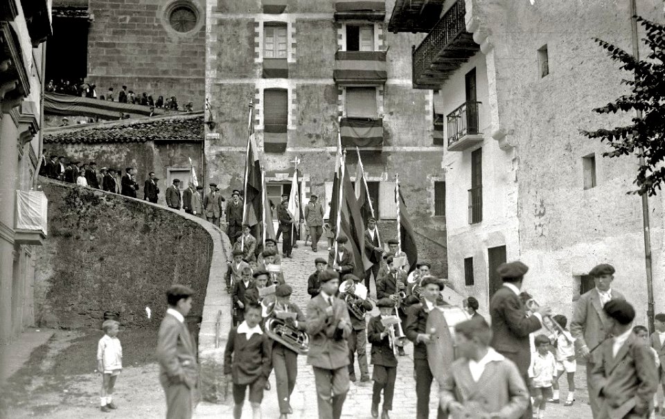 Celebración de una procesión en la localidad de Orio (1 de 3) - Fondo Car-Kutxa Fototeka
