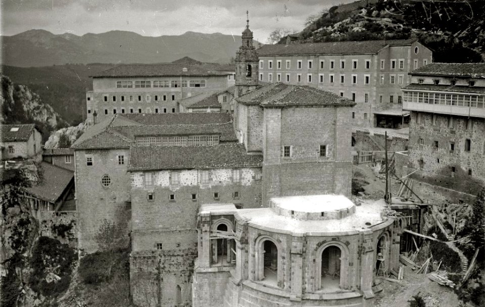 Celebración de una romería a Arantzazu (12 de 30) - Fondo Car-Kutxa Fototeka