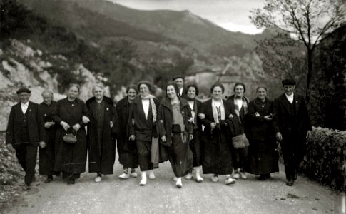Celebración de una romería a Arantzazu (16 de 30) - Fondo Car-Kutxa Fototeka