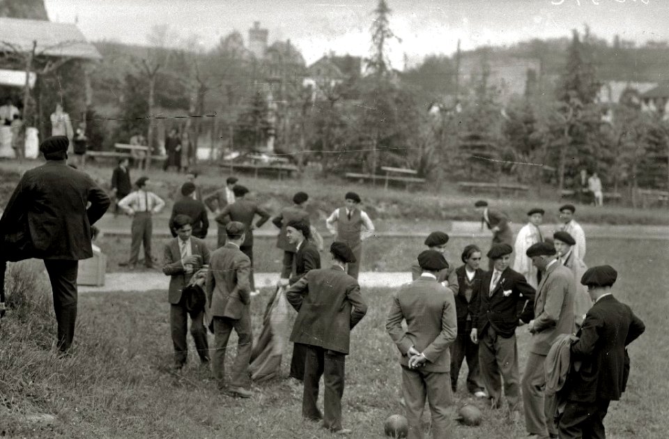 Celebración de una fiesta en 'los Campos Elíseos' del barrio de Martutene (5 de 6) - Fondo Car-Kutxa Fototeka