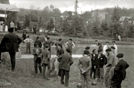 Celebración de una fiesta en 'los Campos Elíseos' del barrio de Martutene (5 de 6) - Fondo Car-Kutxa Fototeka