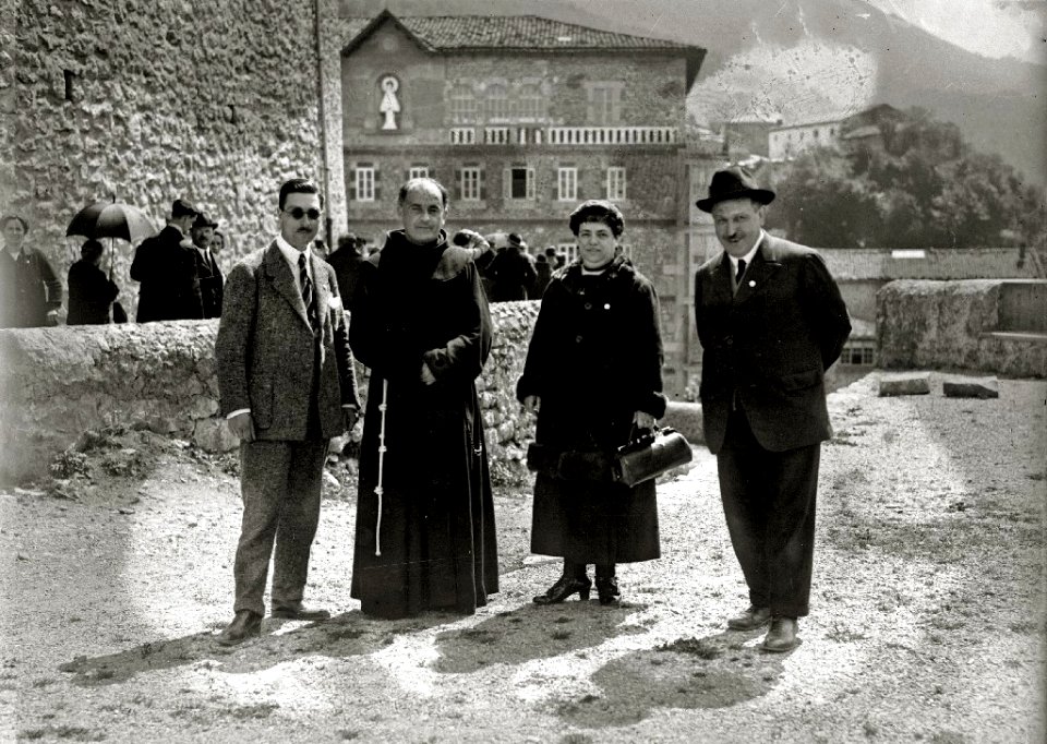 Celebración de una romería a Arantzazu (4 de 30) - Fondo Car-Kutxa Fototeka