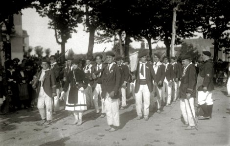 Celebración del alarde de Irun con motivo de las fiestas de San Marcial (10 de 49) - Fondo Car-Kutxa Fototeka