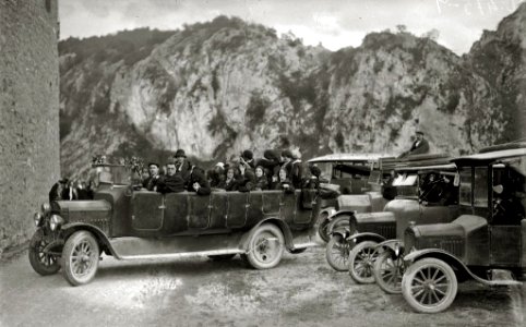 Celebración de una romería a Arantzazu (14 de 30) - Fondo Car-Kutxa Fototeka