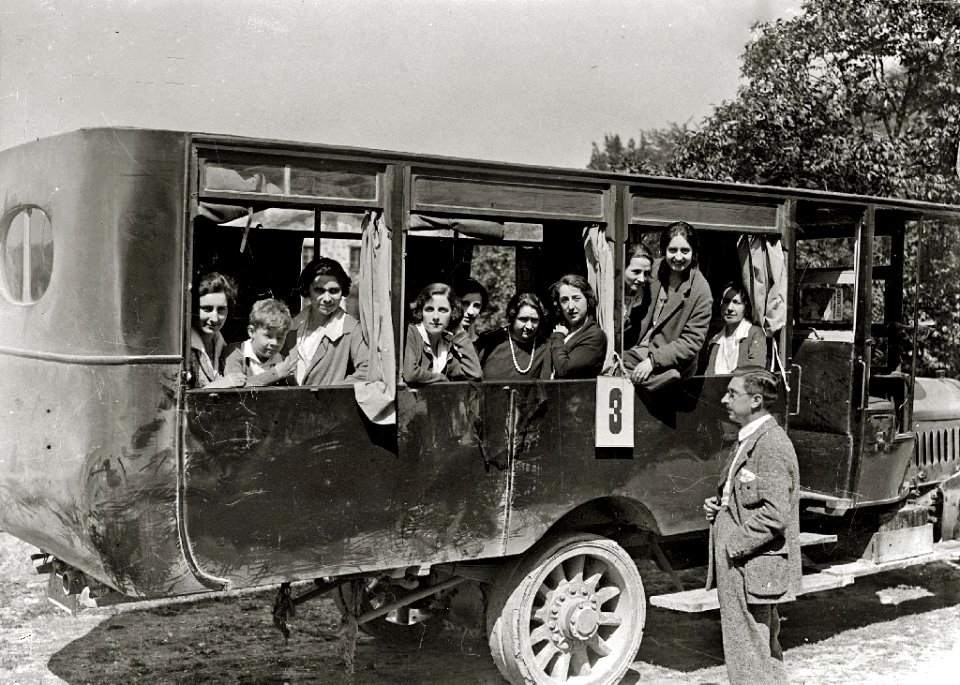 Celebración de una romería a Arantzazu (6 de 30) - Fondo Car-Kutxa Fototeka