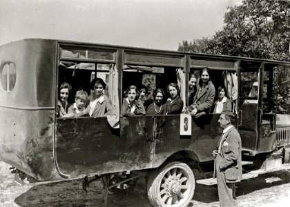 Celebración de una romería a Arantzazu (6 de 30) - Fondo Car-Kutxa Fototeka