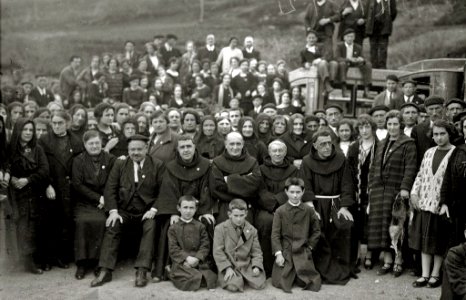 Celebración de una romería a Arantzazu (20 de 30) - Fondo Car-Kutxa Fototeka