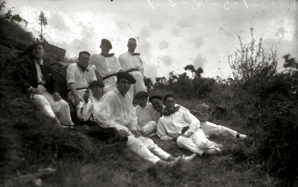Celebración del alarde de Irun con motivo de las fiestas de San Marcial (32 de 49) - Fondo Car-Kutxa Fototeka
