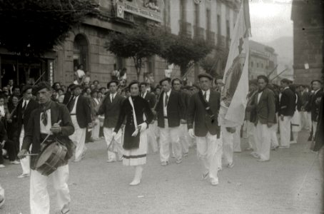 Celebración del alarde de Irun con motivo de las fiestas de San Marcial (36 de 49) - Fondo Car-Kutxa Fototeka