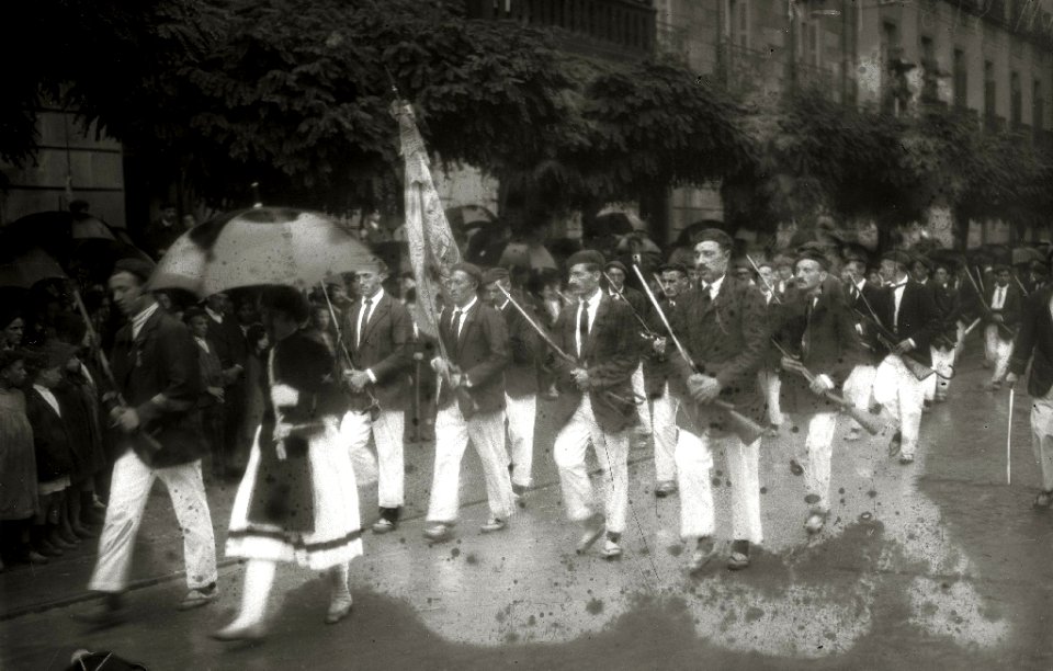 Celebración del alarde de Irun con motivo de las fiestas de San Marcial (1 de 49) - Fondo Car-Kutxa Fototeka