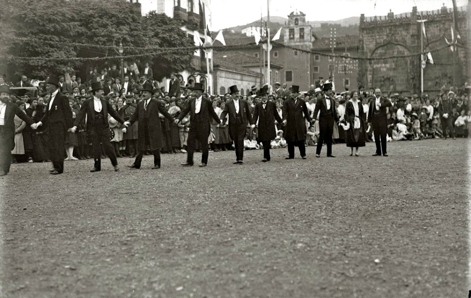 Celebración del I Congreso Internacional de Estudios Vascos de Eusko Ikaskuntza en la localidad de Oñati (1 de 9) - Fondo Car-Kutxa Fototeka