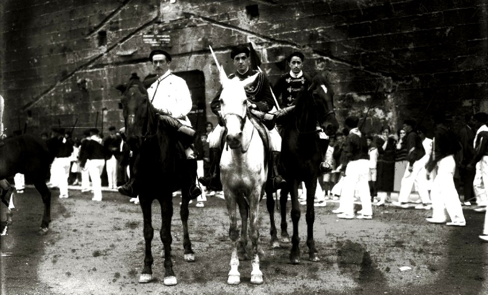 Celebración del alarde de Hondarribia con motivo de la celebración de sus fiestas patronales (3 de 12) - Fondo Car-Kutxa Fototeka
