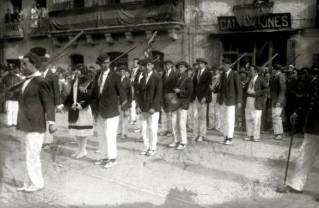 Celebración del alarde de Irun con motivo de las fiestas de San Marcial (20 de 49) - Fondo Car-Kutxa Fototeka