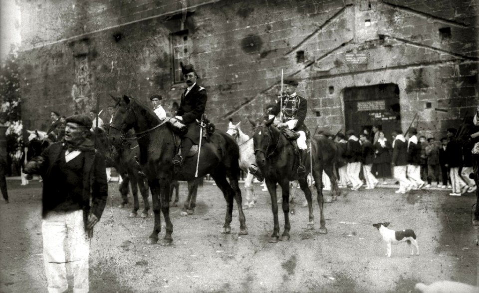 Celebración del alarde de Hondarribia con motivo de la celebración de sus fiestas patronales (7 de 12) - Fondo Car-Kutxa Fototeka