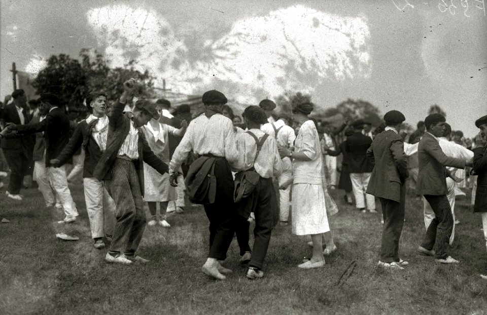 Celebración del alarde de Irun con motivo de las fiestas de San Marcial (24 de 49) - Fondo Car-Kutxa Fototeka