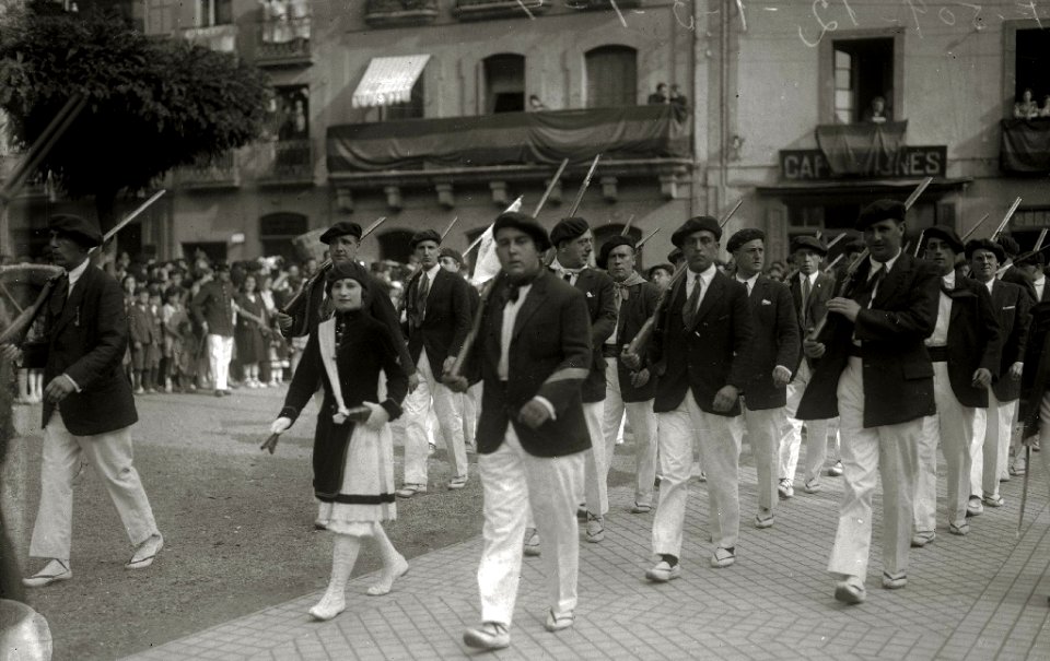 Celebración del alarde de Irun con motivo de las fiestas de San Marcial (12 de 49) - Fondo Car-Kutxa Fototeka