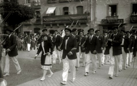 Celebración del alarde de Irun con motivo de las fiestas de San Marcial (12 de 49) - Fondo Car-Kutxa Fototeka