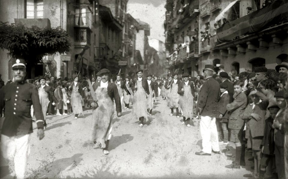 Celebración del alarde de Irun con motivo de las fiestas de San Marcial (16 de 49) - Fondo Car-Kutxa Fototeka