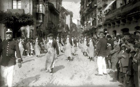 Celebración del alarde de Irun con motivo de las fiestas de San Marcial (16 de 49) - Fondo Car-Kutxa Fototeka