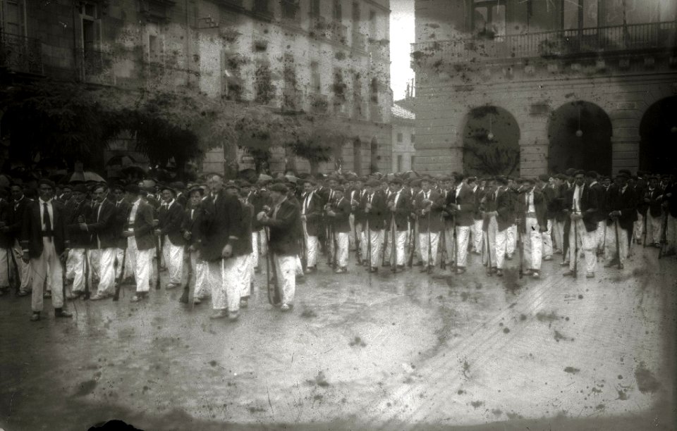 Celebración del alarde de Irun con motivo de las fiestas de San Marcial (2 de 49) - Fondo Car-Kutxa Fototeka