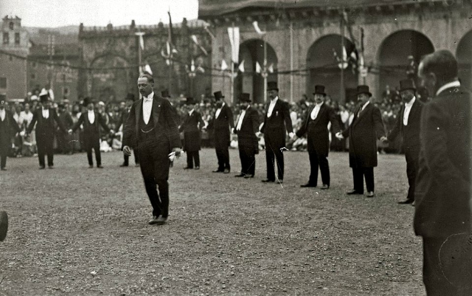 Celebración del I Congreso Internacional de Estudios Vascos de Eusko Ikaskuntza en la localidad de Oñati (6 de 9) - Fondo Car-Kutxa Fototeka