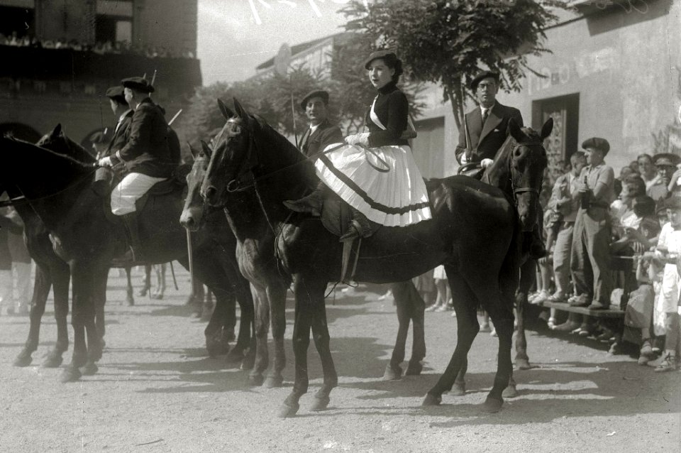 Celebración del alarde de Irun con motivo de las fiestas de San Marcial (34 de 49) - Fondo Car-Kutxa Fototeka