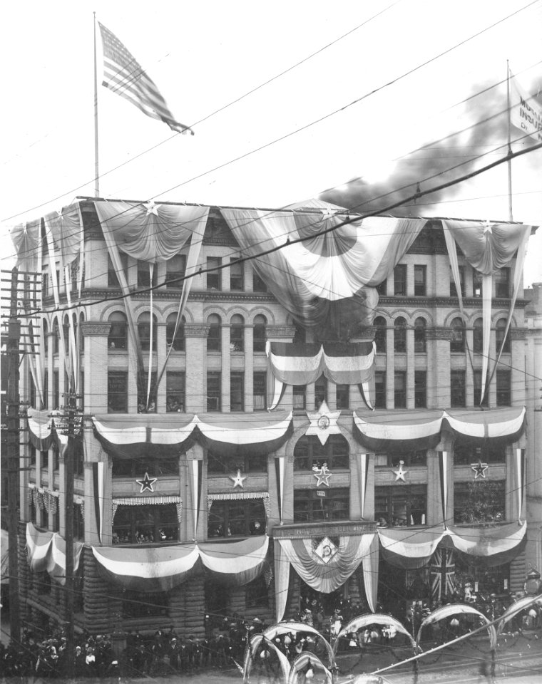 Celebration in Pioneer Square in honor of the return of the volunteers from the Spanish American War showing the Mutual Life (HESTER 349)