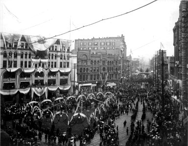 Celebration in Pioneer Square in honor of the return of the volunteers from the Spanish American War, Seattle, Washington, ca (HESTER 348)