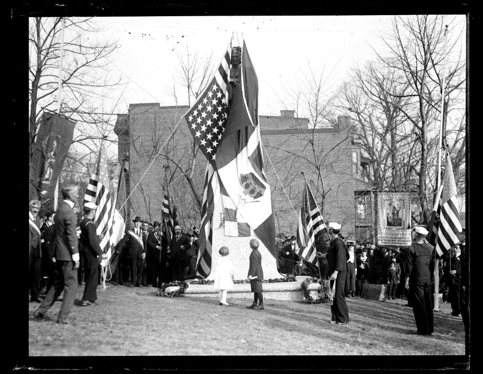 Ceremony at Dante Memorial, Washington, D.C. LCCN2016890983