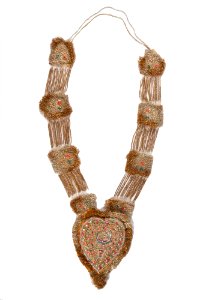 Ceremonial welcome necklace given to First Lady Jacqueline Kennedy by Prime Minister Nehru during her state visit to India in 1962 (2)