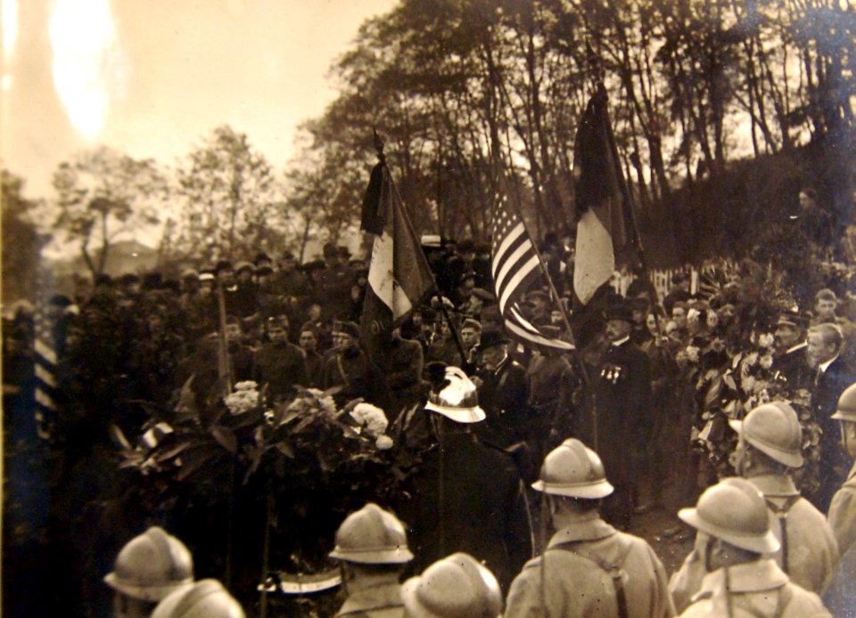 Ceremony at American Hospital Cemetery, Suresnes, Seine, France, November 1, 1918 (30570572323)