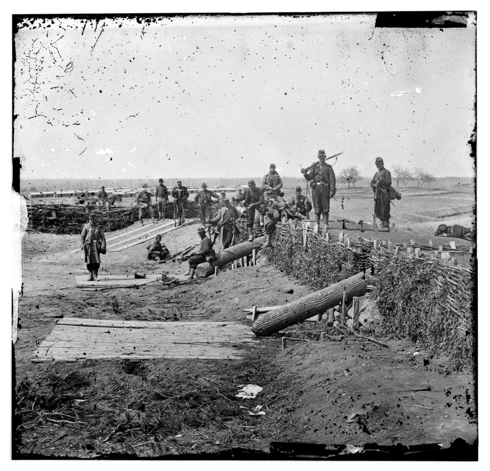 Federal soldiers in confederate fort on heights of centerville