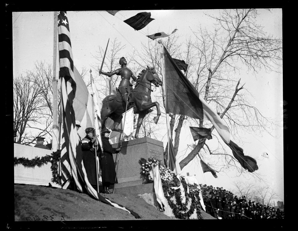 Ceremony at Jeanne d'Arc Memorial, Meridian Hill Park, Washington, D.C. LCCN2016891107