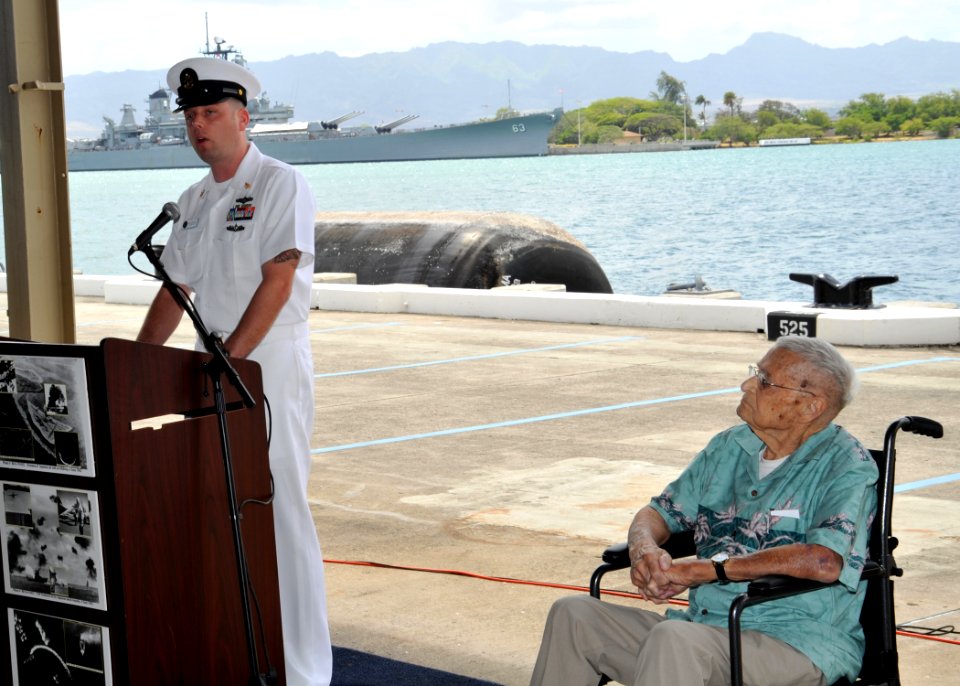 Ceremony at US Pacific Fleet headquarters 120601-N-IT566-157
