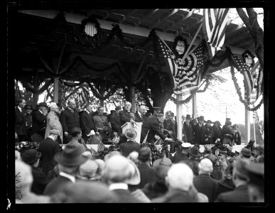 Ceremony. Group includes Edwin Denby, Calvin Coolidge, John W. Weeks, William H. Taft, Charles Evans Hughes, Andrew W. Mellon, and others LCCN2016891382 photo