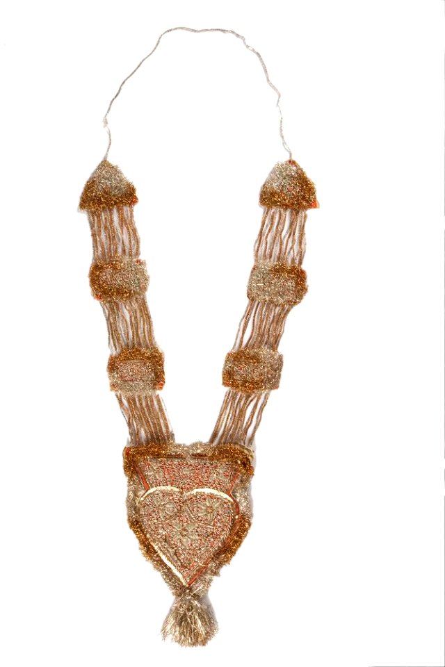 Ceremonial welcome necklace given to First Lady Jacqueline Kennedy by Prime Minister Nehru during her state visit to India in 1962 (1)