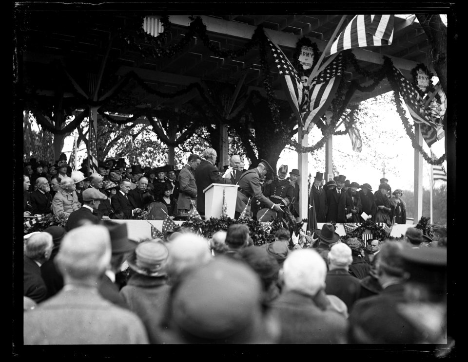 Ceremony. Group includes Edwin Denby, Calvin Coolidge, William H. Taft, John W. Weeks, Charles Evans Hughes, Andrew W. Mellon, and others LCCN2016891384
