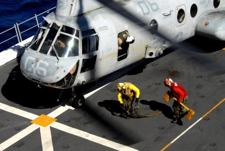 CH-46 (US Marine Corps) USS Green Bay 547