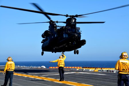 CH-47 Chinook flight ops 140428-N-HU377-177