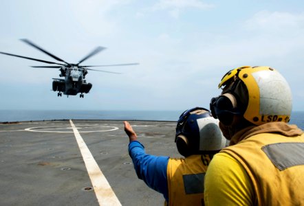 CH-53E Super Stallion lands aboard USS Germantown during PHIBLEX 15 141005-N-UD469-127