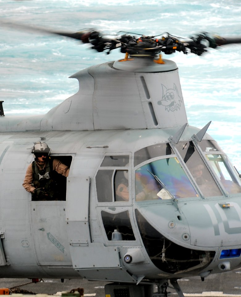 CH-46E Sea Knight helicopter launches 120603-N-YQ852-005