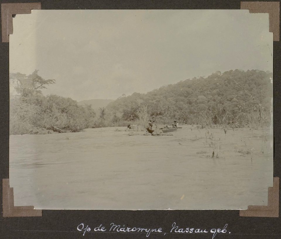 Collectie NMvWereldculturen, RV-A102-1-11, 'Op de Marowijne, Nassau geb.'. Foto- G.M. Versteeg, 1903-1904