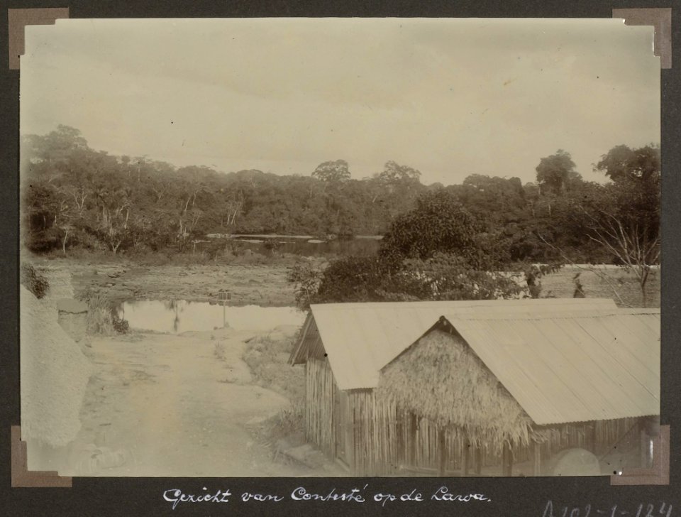 Collectie NMvWereldculturen, RV-A102-1-124, 'Gezicht van Contesté over de Lawa'. Foto- G.M. Versteeg, 1903-1904