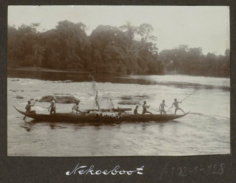 Collectie NMvWereldculturen, RV-A102-1-128, 'Nekoeboot'. Foto- G.M. Versteeg, 1903-1904